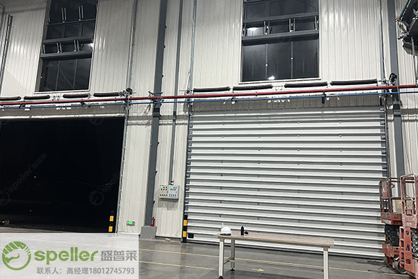 密封保溫提升門(mén)助力工廠電動(dòng)門(mén)改造，速度抗風(fēng)雙重保障